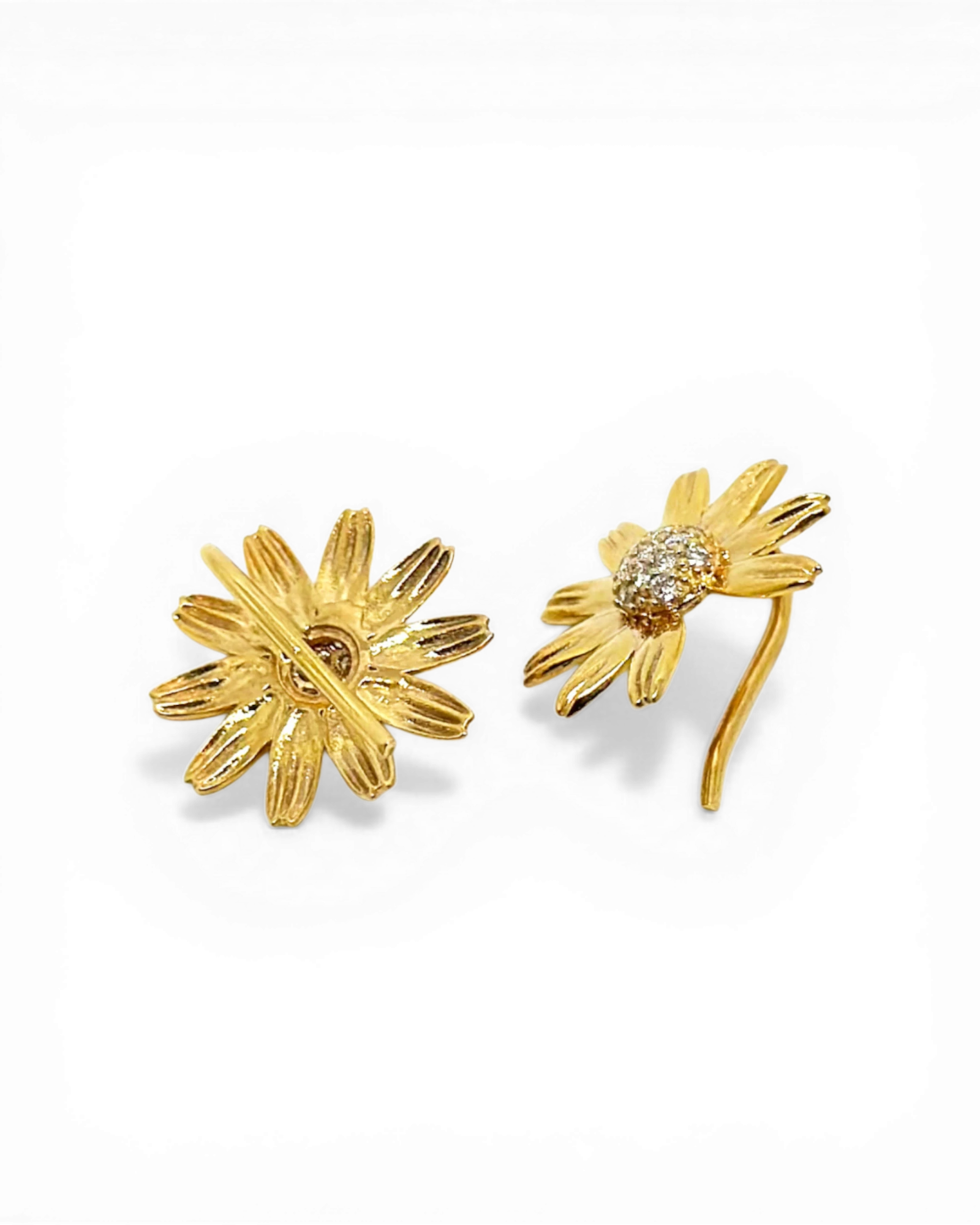 DAISY FLOWER EARRINGS - Loves Me, Loves Me Not