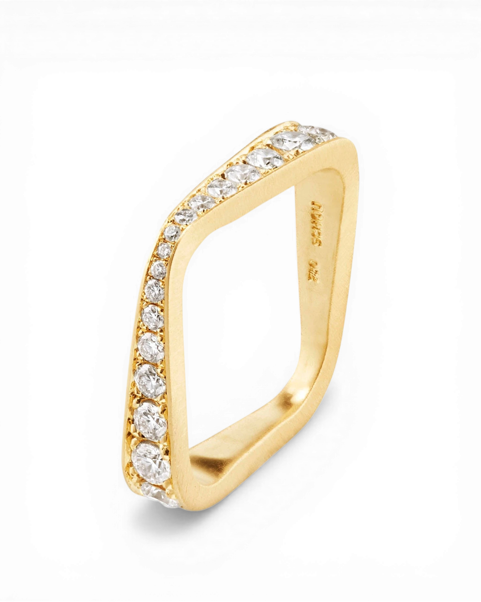 Square ring set with brilliant-cut diamonds