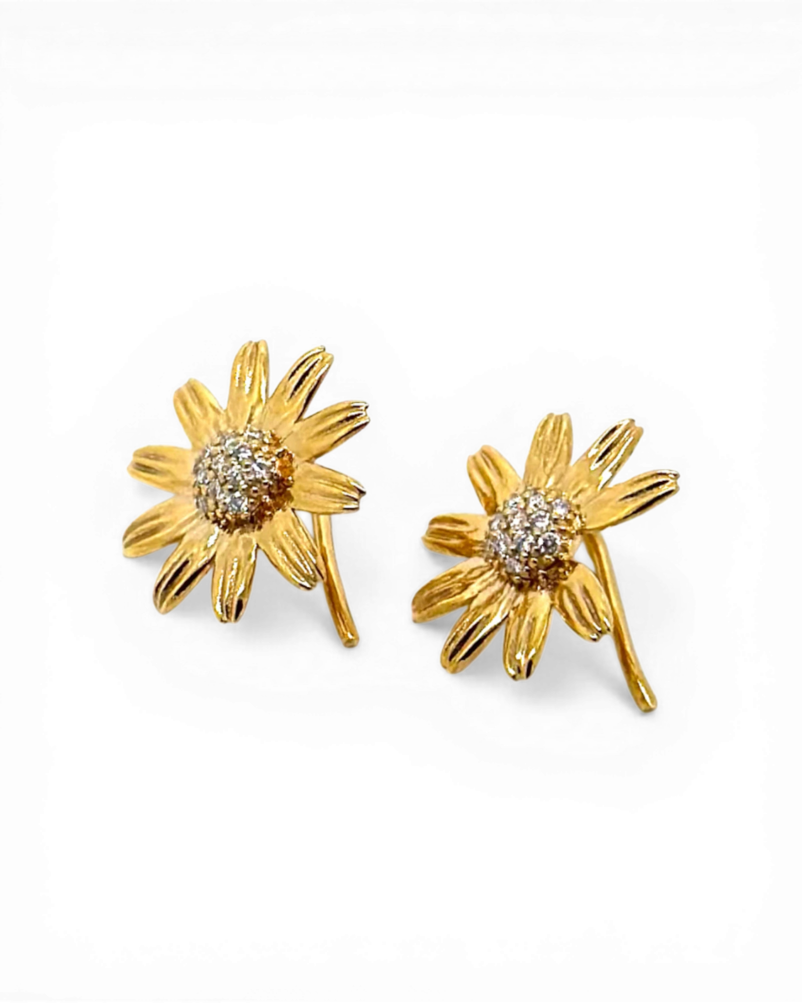 DAISY FLOWER EARRINGS - Loves Me, Loves Me Not