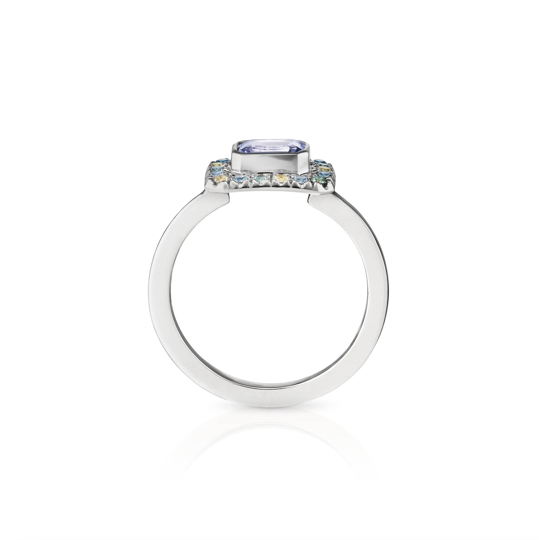 Ring with sapphires