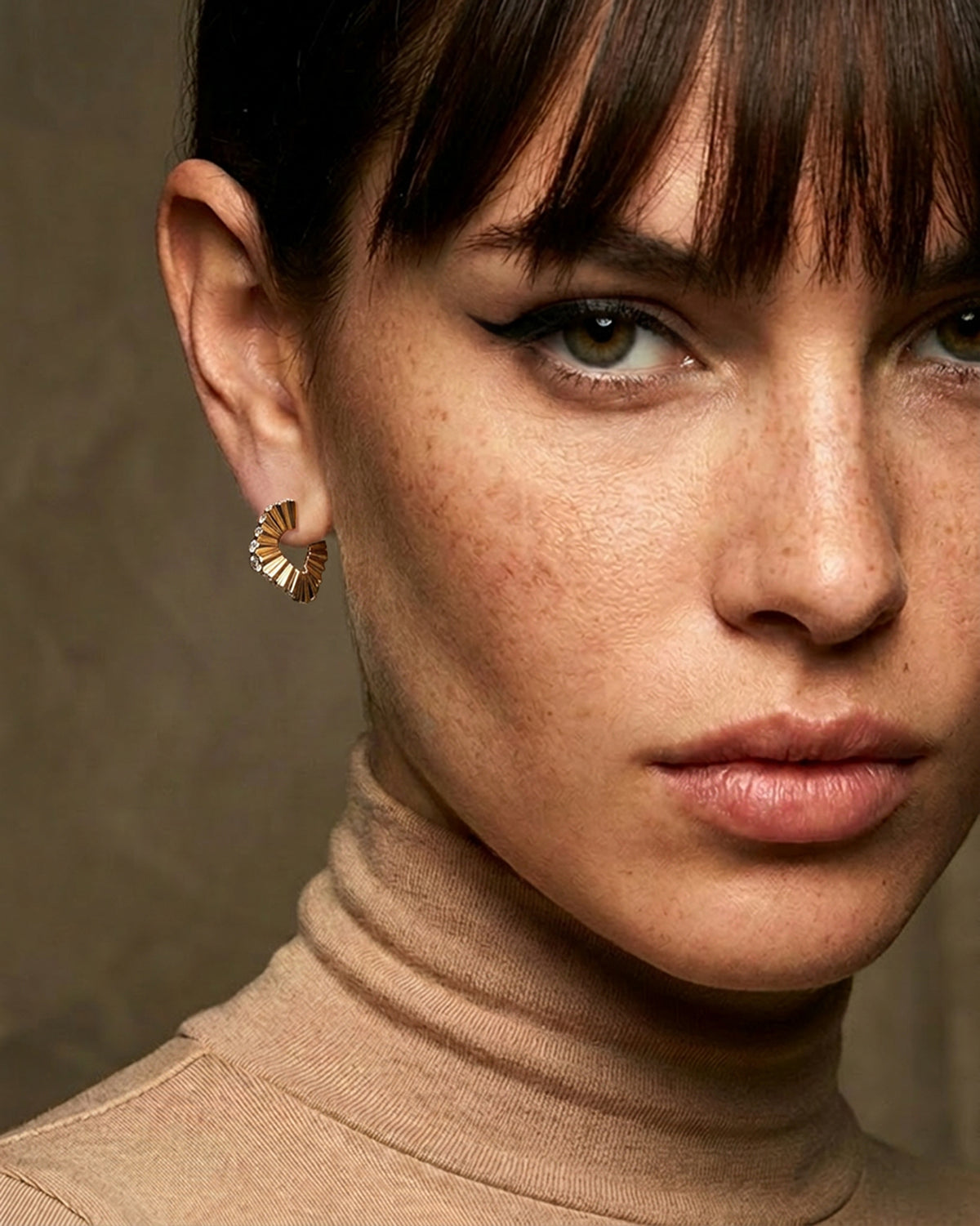 Serti Clos Earrings, Mini